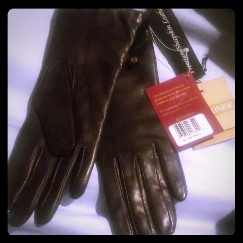 Leather gloves
